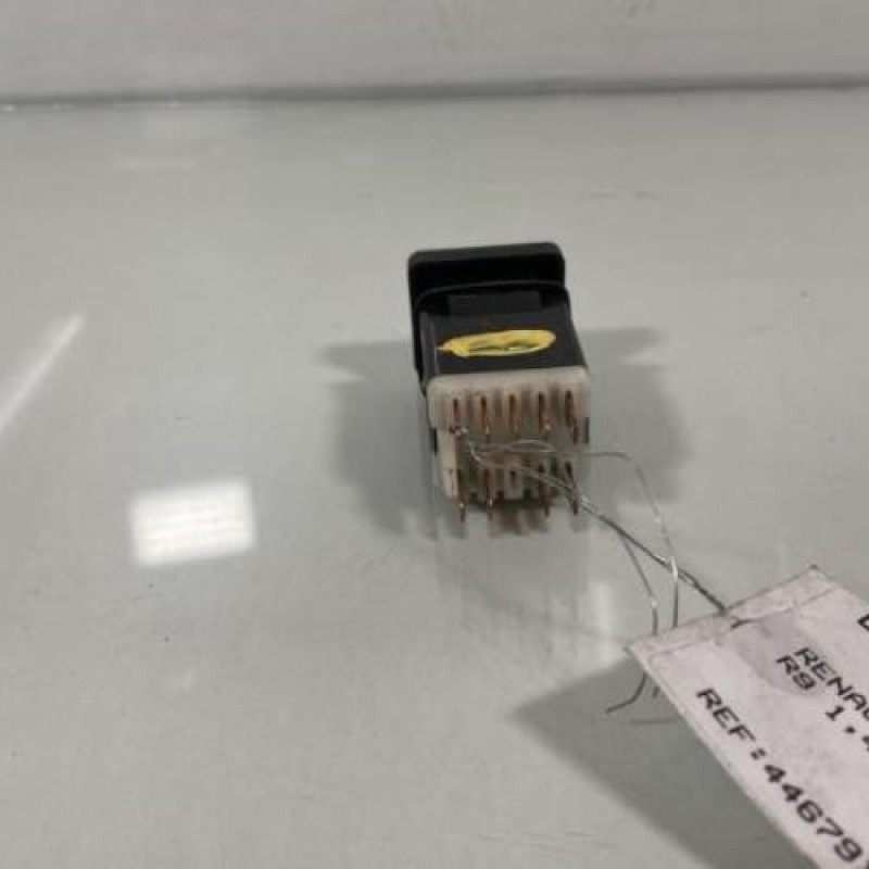 Bouton de warning RENAULT R9 Photo n°3