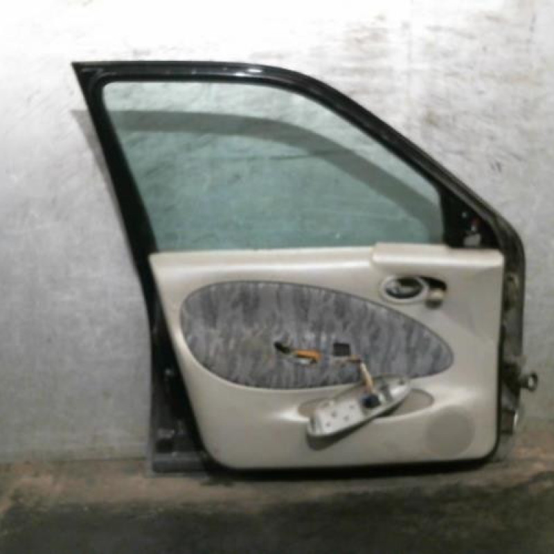 Porte avant gauche MAZDA 121 3 Photo n°3