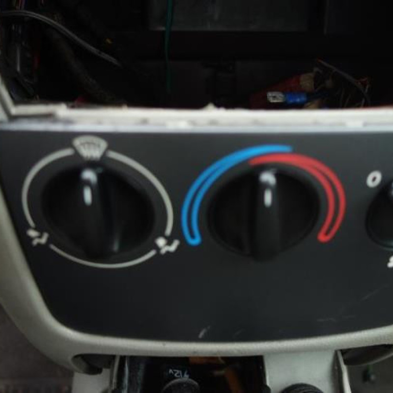 Ceinture arriere gauche MAZDA 121 3 Photo n°9