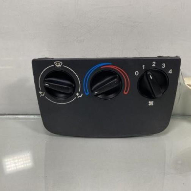 Commande chauffage MAZDA 121 3 Photo n°1