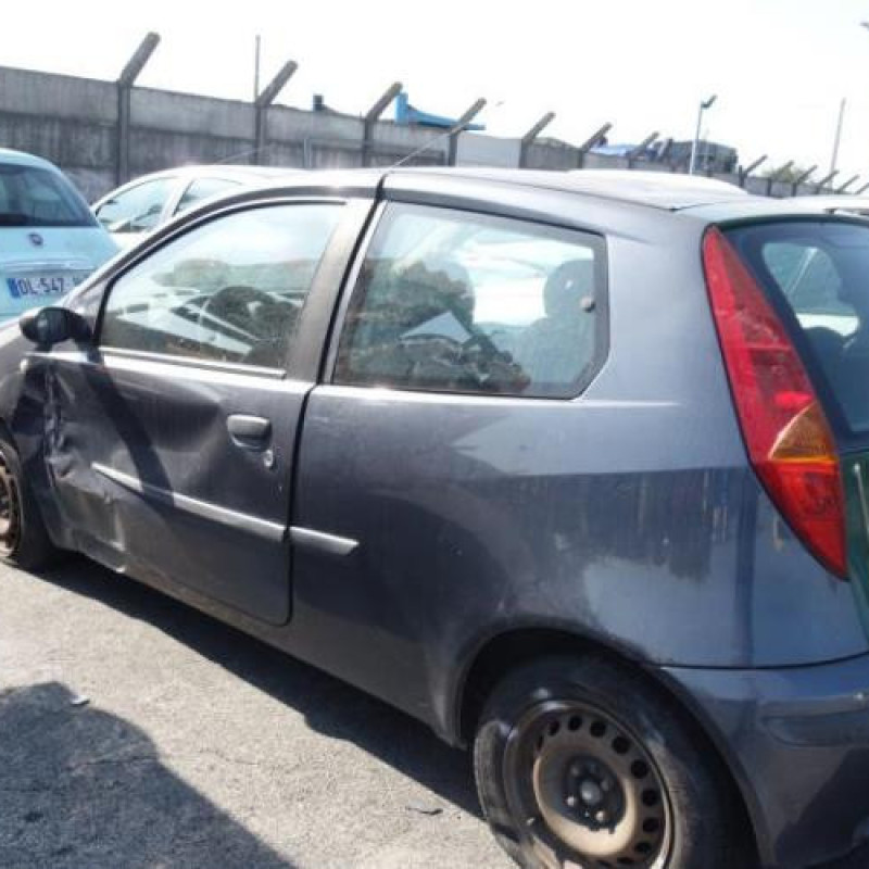 Malle/Hayon arriere FIAT PUNTO 2 Photo n°7