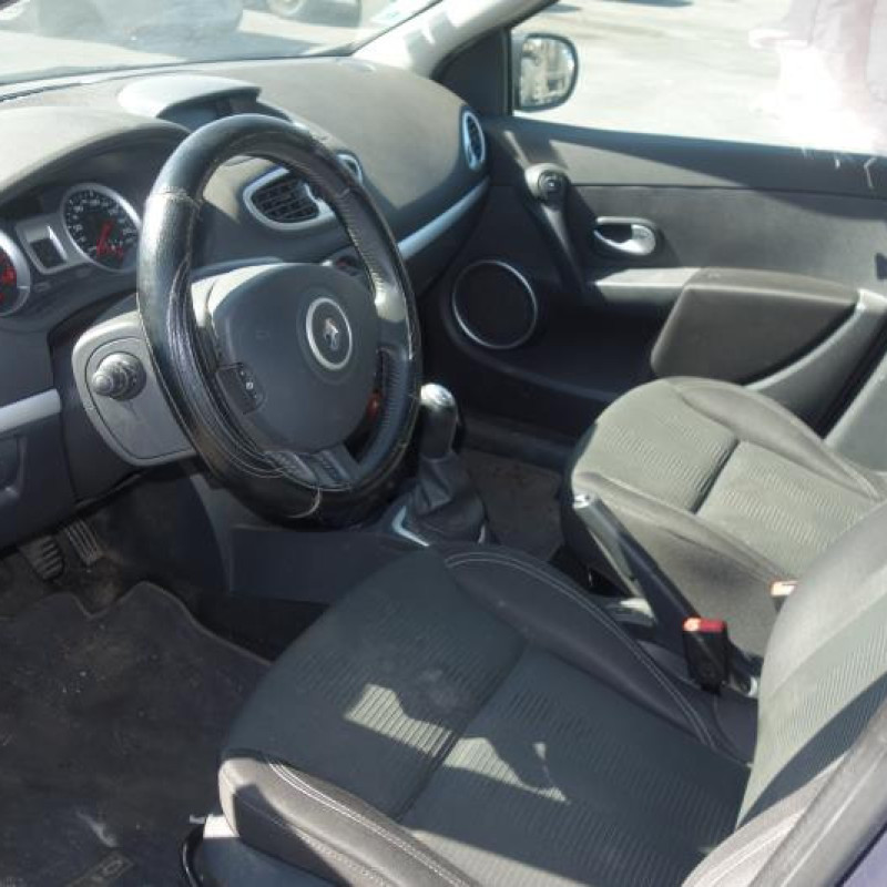 Trappe d'essence RENAULT CLIO 3 Photo n°8