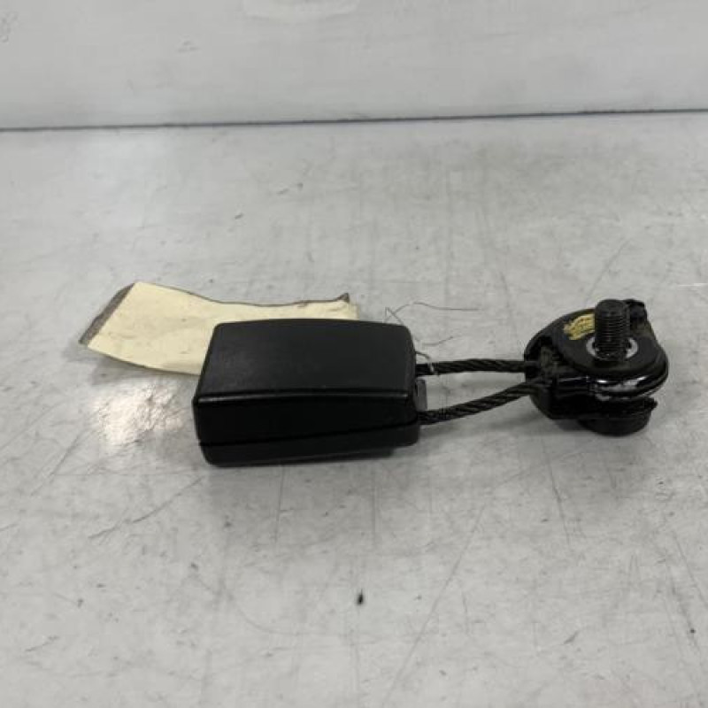 Attache ceinture arriere droit VOLKSWAGEN GOLF PLUS Photo n°2