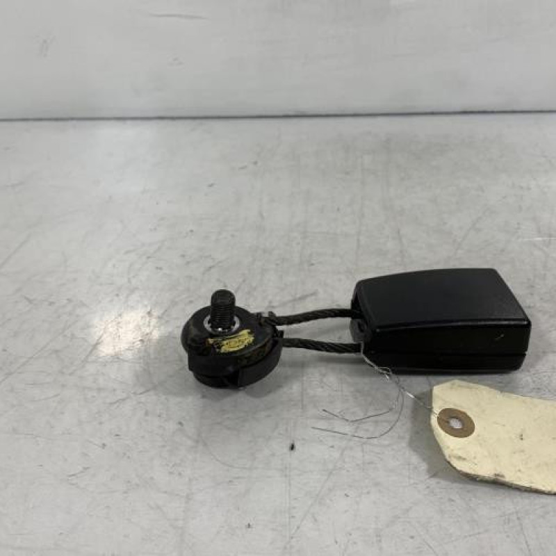 Attache ceinture arriere droit VOLKSWAGEN GOLF PLUS Photo n°3