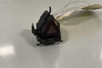 Bouton de warning MERCEDES CLASSE B 245 Photo n°1
