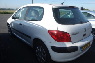 Pretensionneur de ceinture avant gauche PEUGEOT 307