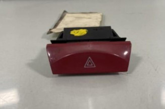 Bouton de warning FIAT STILO Photo n°1