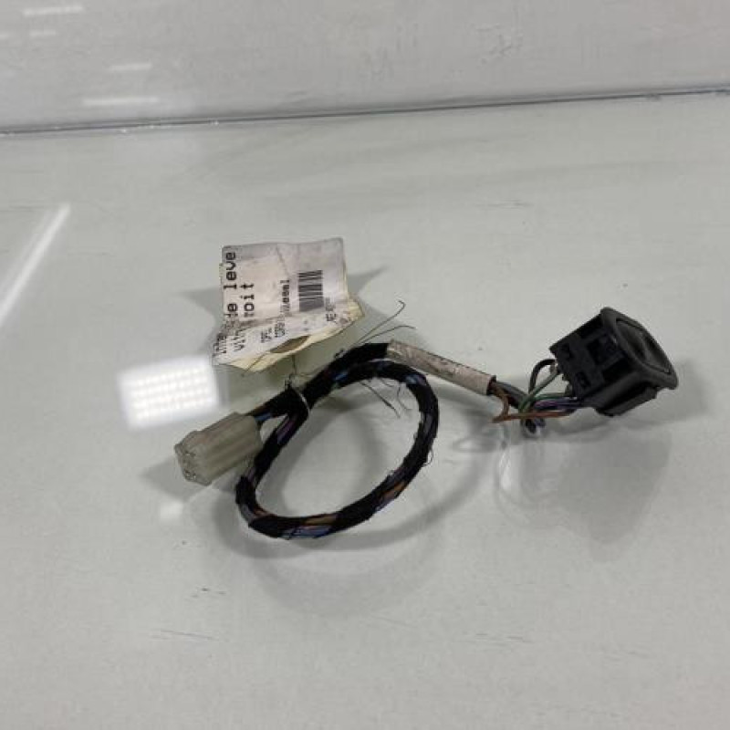 Interrupteur de leve vitre avant droit OPEL CORSA B Photo n°2