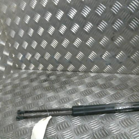 Verin de coffre TOYOTA YARIS 2 Photo n°1