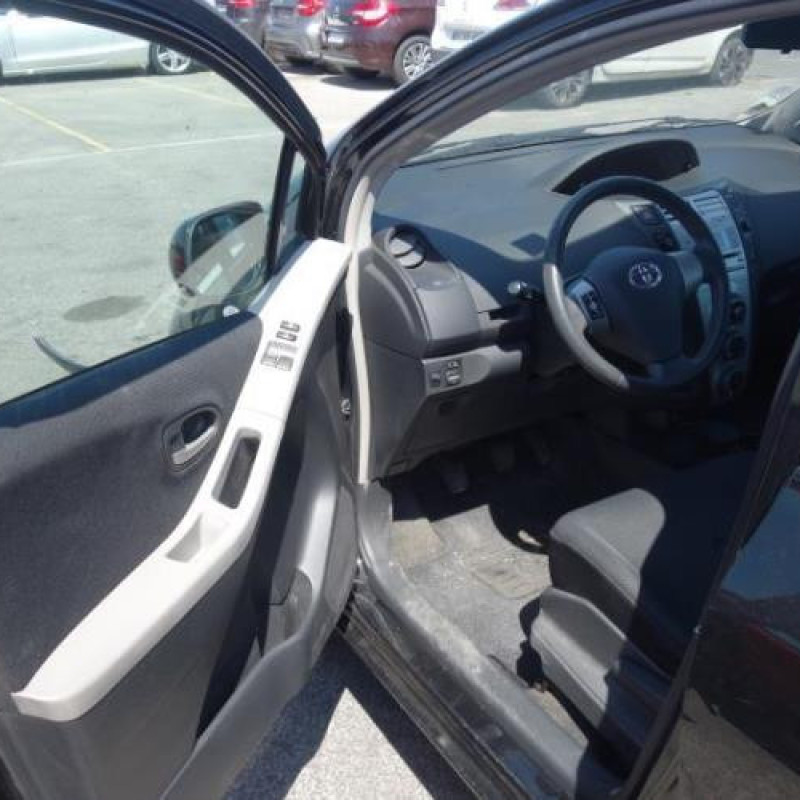 Verin de coffre TOYOTA YARIS 2 Photo n°6