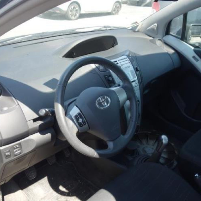 Verin de coffre TOYOTA YARIS 2 Photo n°7