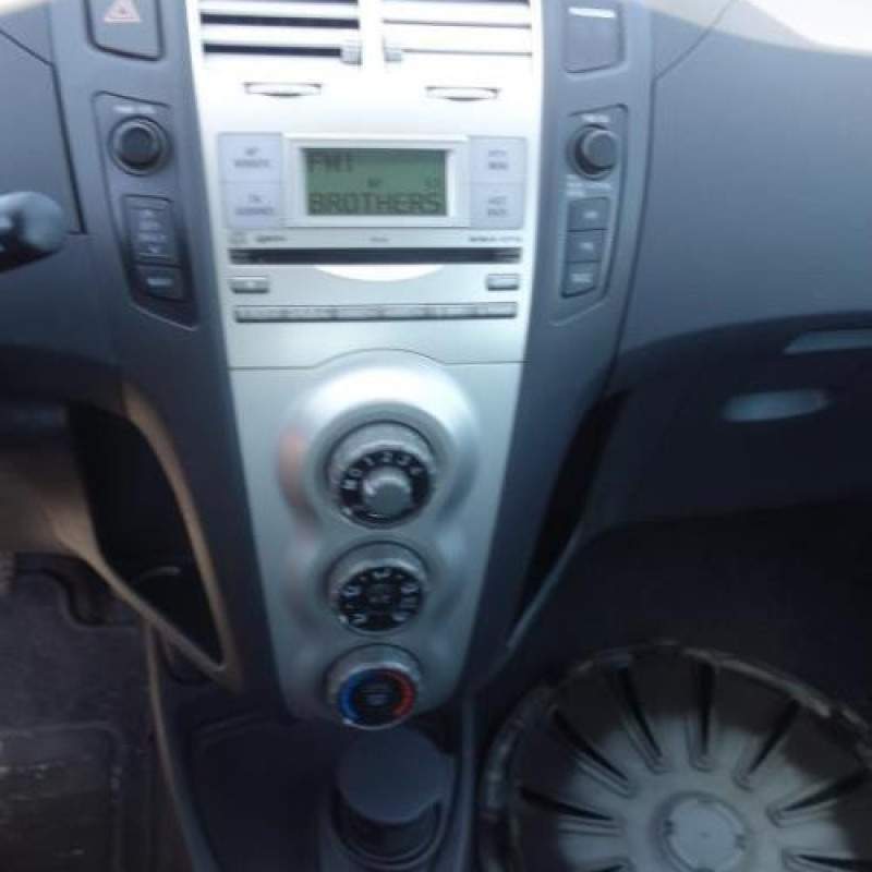 Verin de coffre TOYOTA YARIS 2 Photo n°13