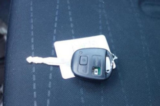 Verin de coffre TOYOTA YARIS 2