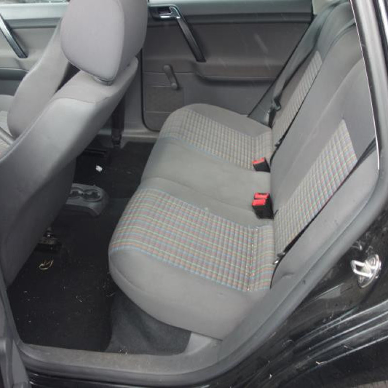 Pretensionneur de ceinture avant droit VOLKSWAGEN POLO 4 Photo n°9