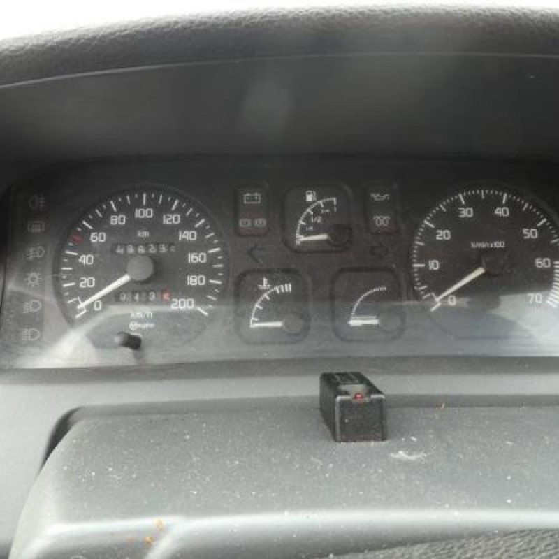 Charniere de capot RENAULT CLIO 1 Photo n°7