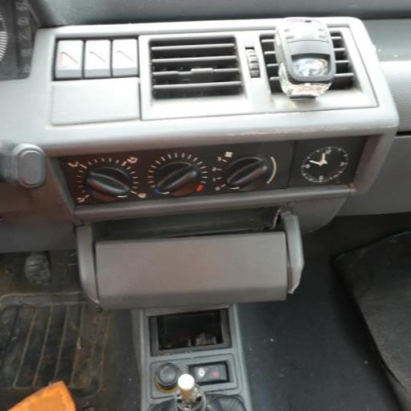 Charniere de capot RENAULT CLIO 1 Photo n°8