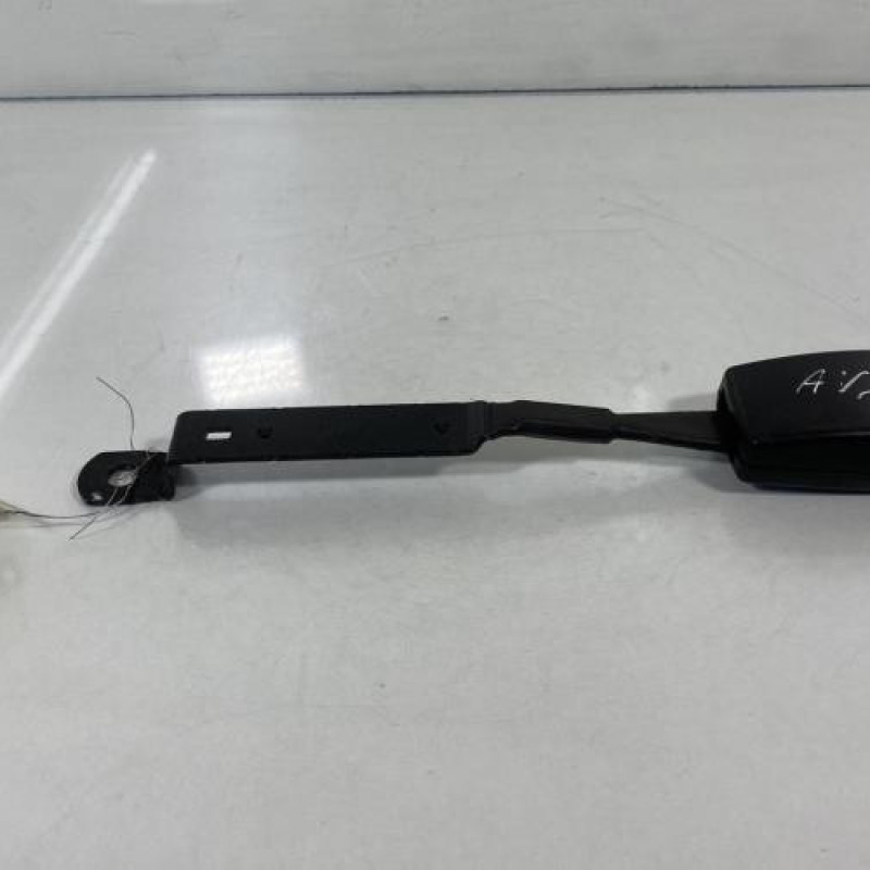 Attache ceinture avant droit VOLKSWAGEN CADDY 3 Photo n°3