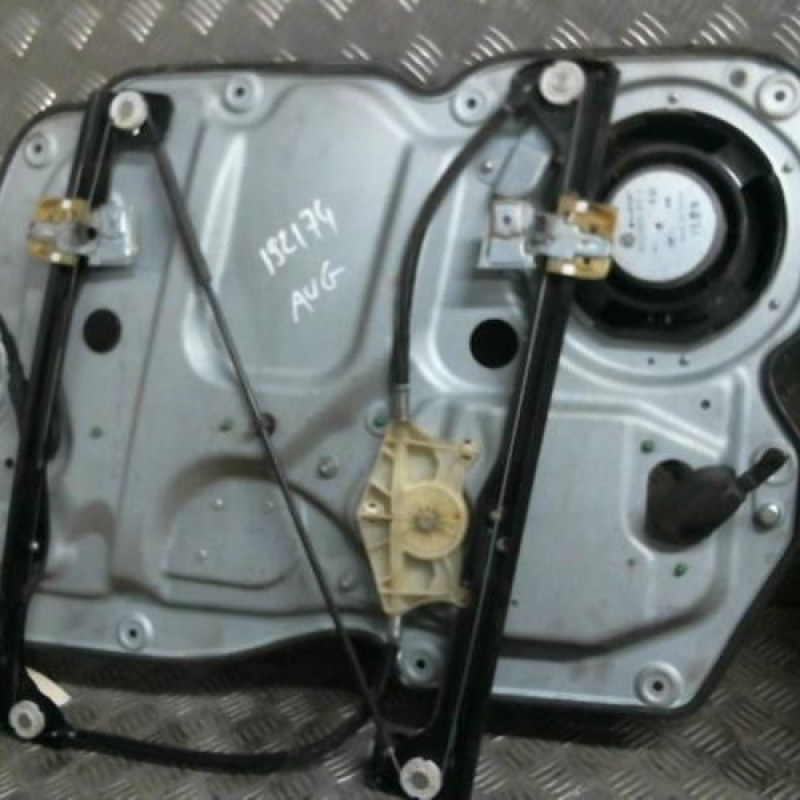 Leve vitre electrique avant gauche VOLKSWAGEN CADDY 3 Photo n°1