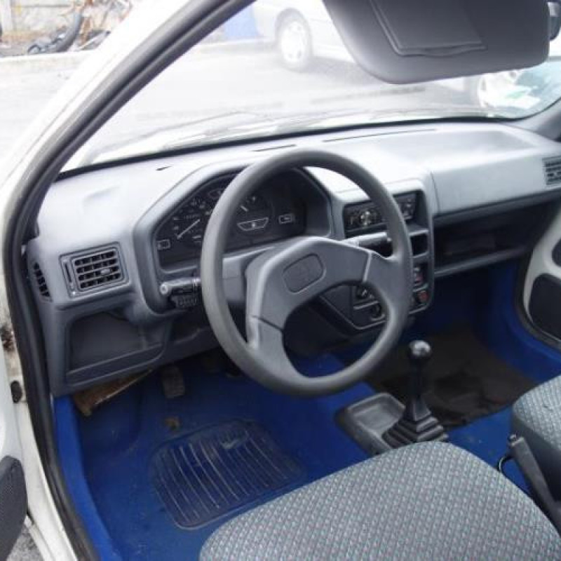 Verin de coffre PEUGEOT 106 Photo n°6