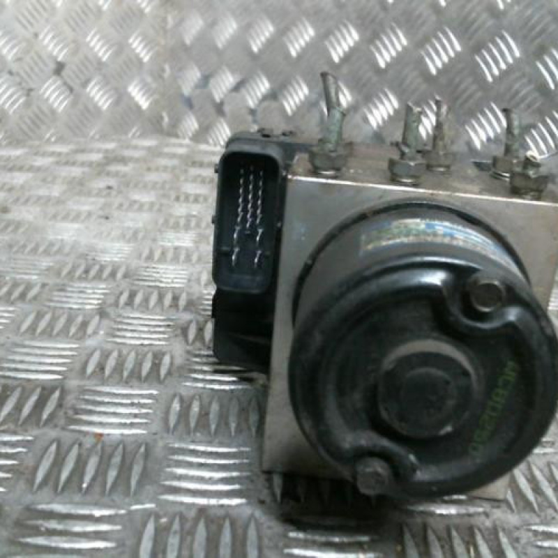 Bloc ABS (freins anti-blocage) HYUNDAI SANTA FE 1 Photo n°1