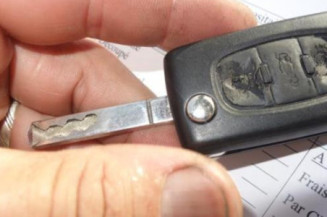Attache ceinture arriere droit PEUGEOT 407