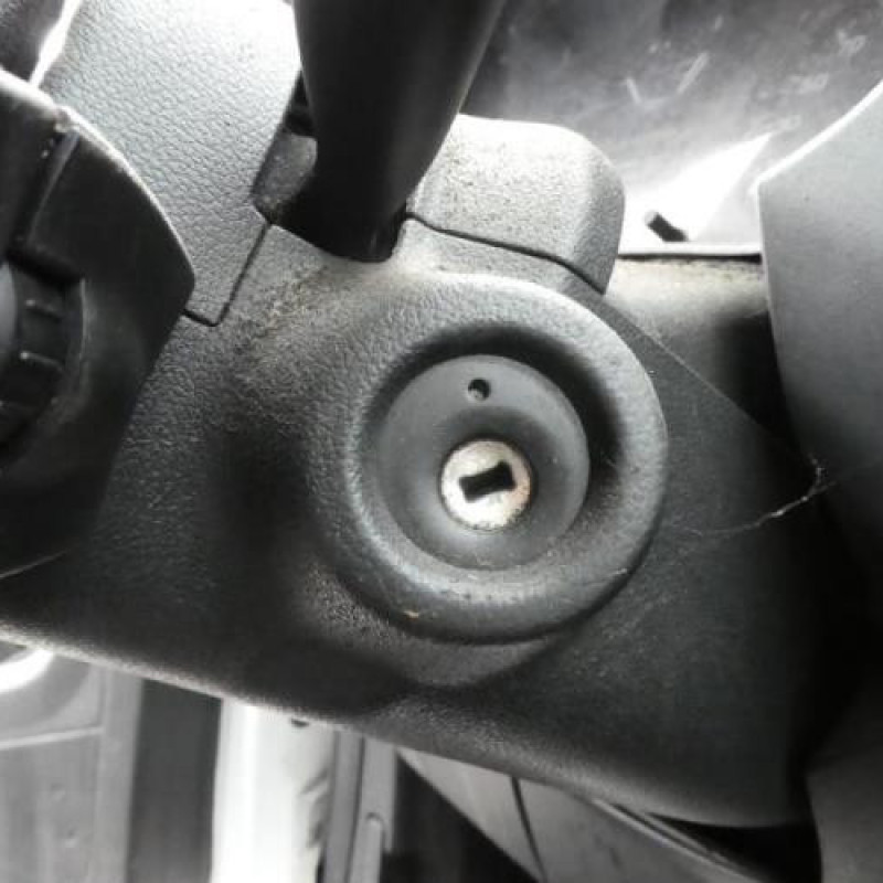 Attache ceinture avant droit PEUGEOT PARTNER 2 Photo n°12