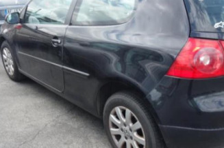 Attache ceinture avant droit VOLKSWAGEN GOLF 5