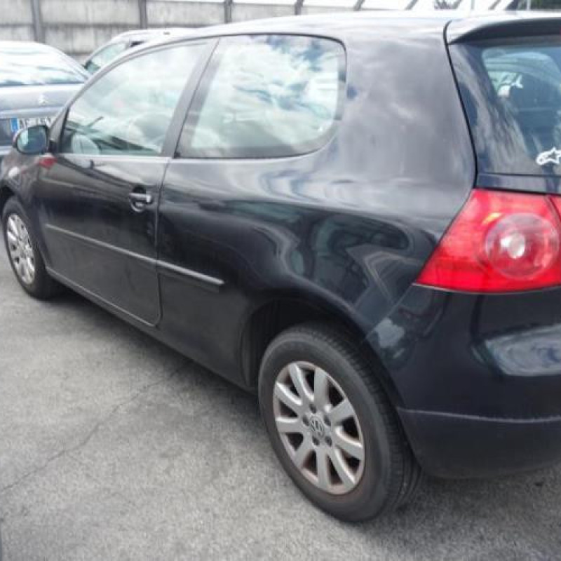 Attache ceinture avant droit VOLKSWAGEN GOLF 5 Photo n°4