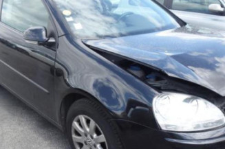 Attache ceinture avant droit VOLKSWAGEN GOLF 5