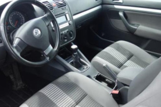 Attache ceinture avant droit VOLKSWAGEN GOLF 5