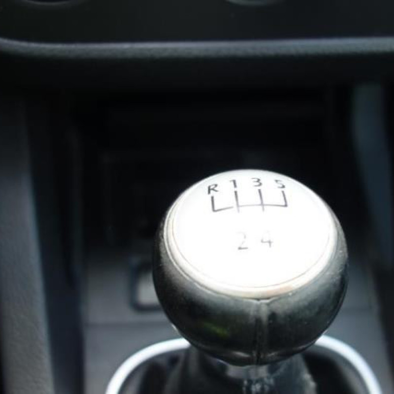 Attache ceinture avant droit VOLKSWAGEN GOLF 5 Photo n°10