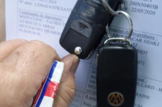 Attache ceinture avant droit VOLKSWAGEN GOLF 5