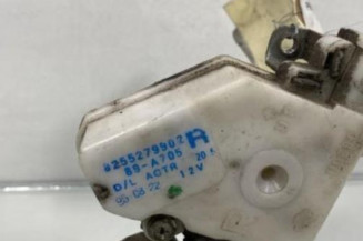 Serrure arriere droit NISSAN PRIMERA 1