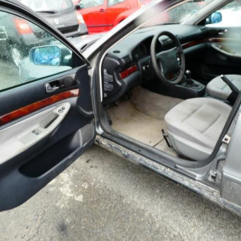 Pretensionneur de ceinture avant droit AUDI A4 1 Photo n°8