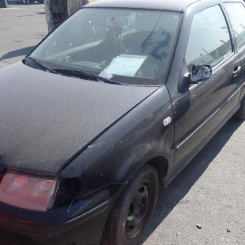 Etrier avant gauche (freinage) VOLKSWAGEN POLO 3 Photo n°1