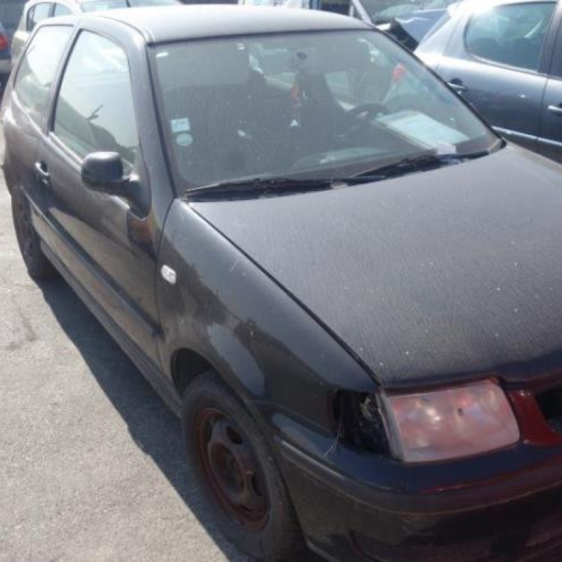 Etrier avant gauche (freinage) VOLKSWAGEN POLO 3 Photo n°2