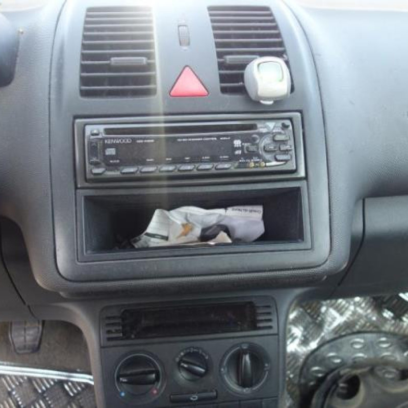 Etrier avant gauche (freinage) VOLKSWAGEN POLO 3 Photo n°7