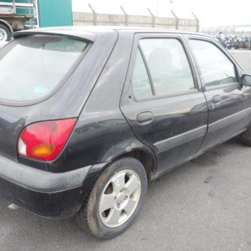 Malle/Hayon arriere FORD FIESTA 4 Photo n°5
