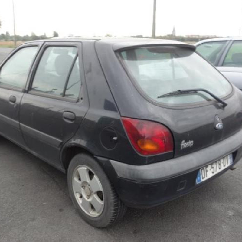Malle/Hayon arriere FORD FIESTA 4 Photo n°6