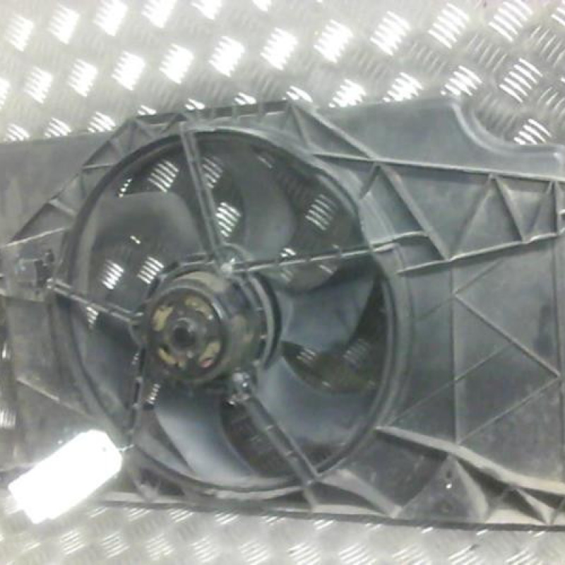 Moto ventilateur radiateur RENAULT LAGUNA 2 Photo n°2