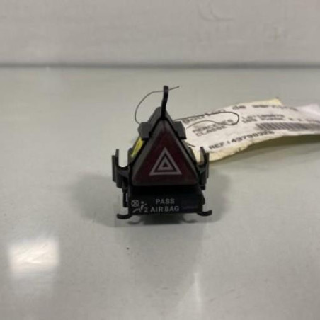 Bouton de warning MERCEDES CLASSE A 169 Photo n°1