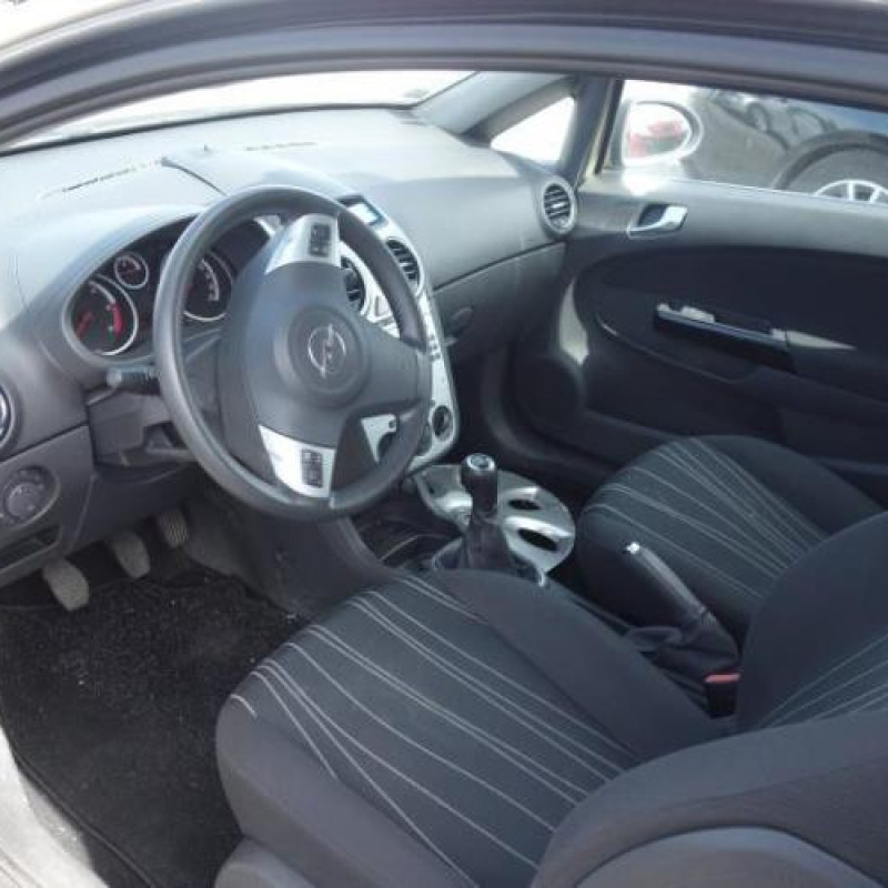 Compresseur clim OPEL CORSA D Photo n°8