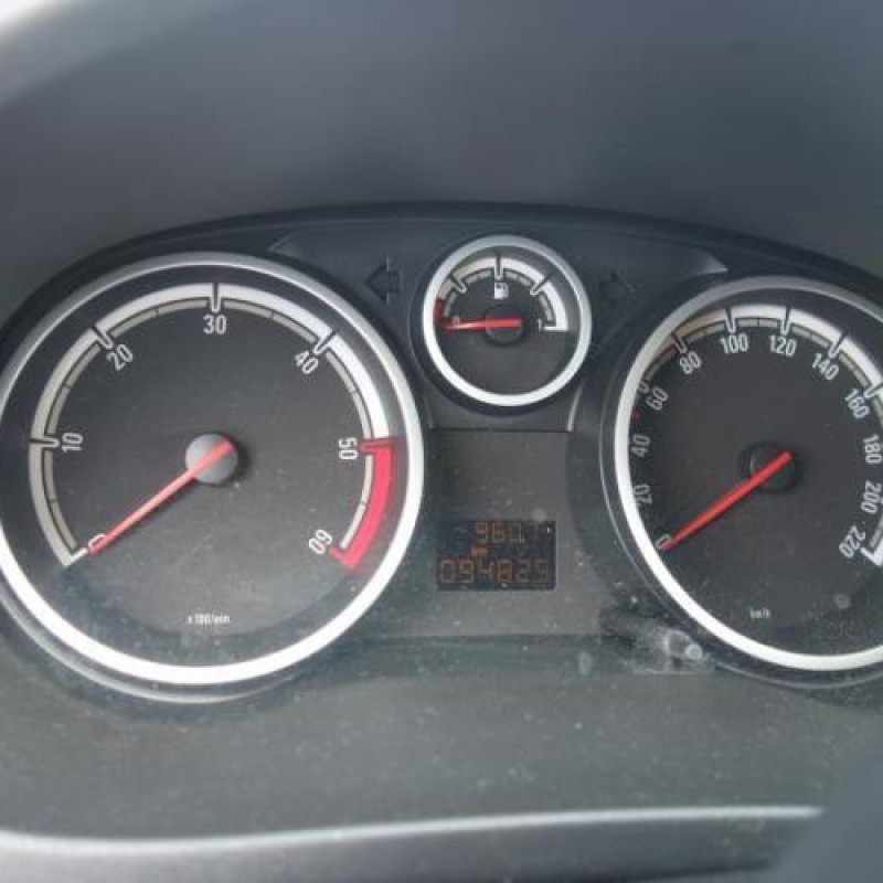 Compresseur clim OPEL CORSA D Photo n°9