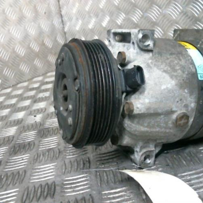 Compresseur clim RENAULT MEGANE 1 Photo n°1