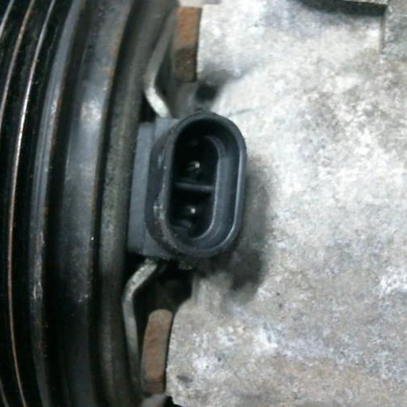Compresseur clim RENAULT MEGANE 1 Photo n°3