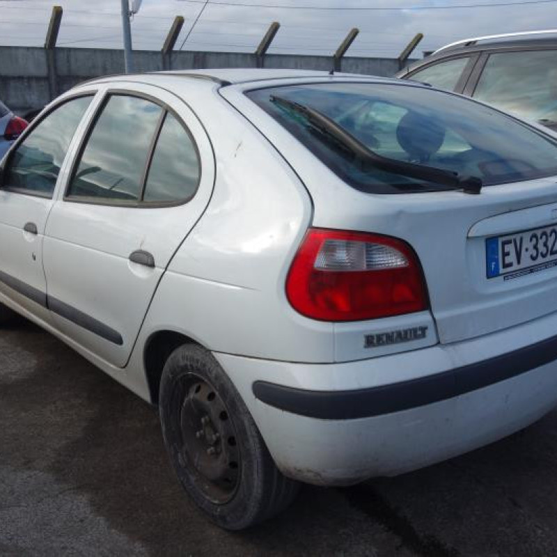 Compresseur clim RENAULT MEGANE 1 Photo n°8