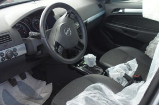 Ceinture arriere gauche OPEL ASTRA H