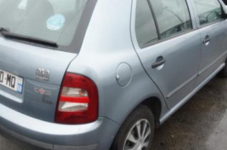 Attache ceinture arriere droit SKODA FABIA 1
