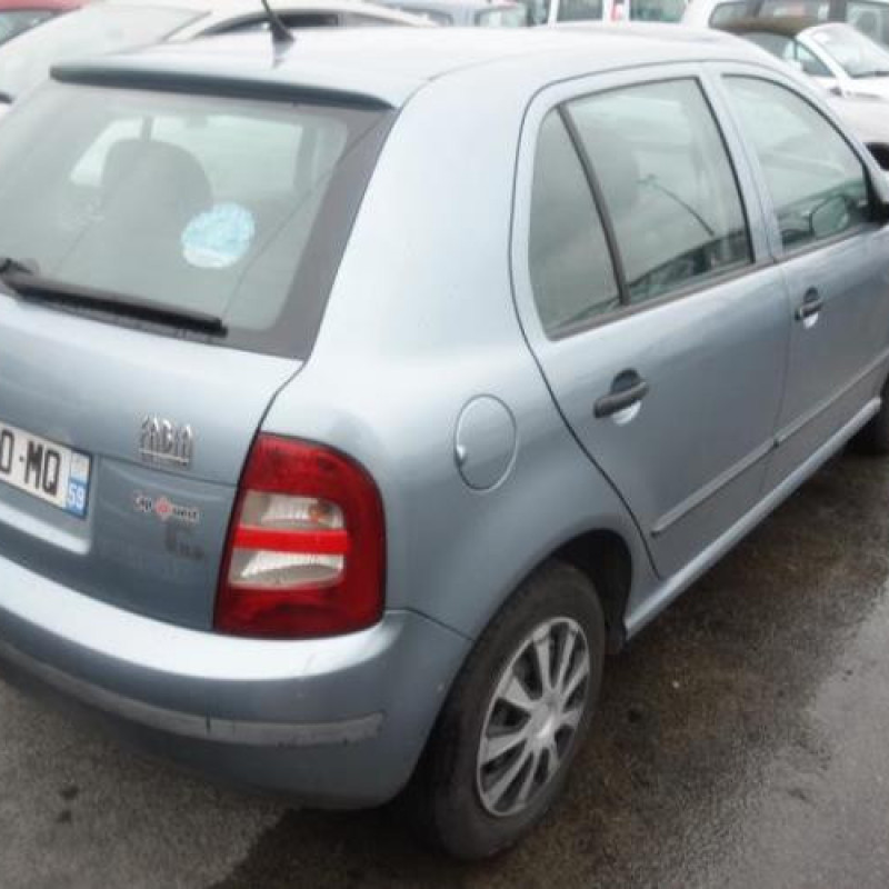 Attache ceinture arriere droit SKODA FABIA 1 Photo n°4