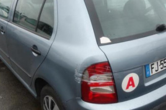 Attache ceinture arriere droit SKODA FABIA 1